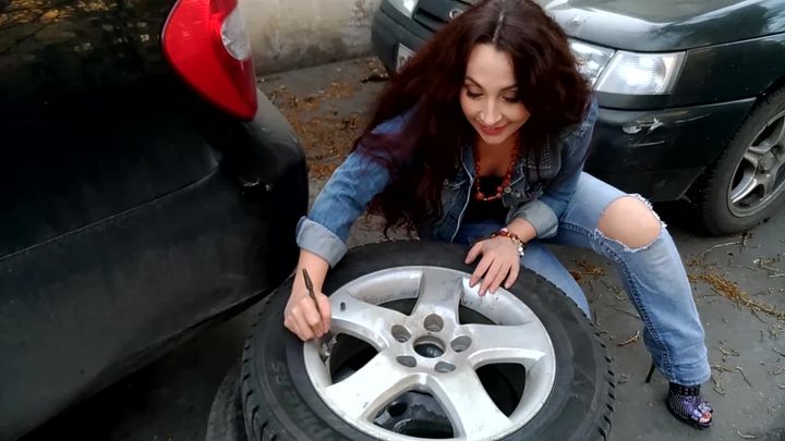 Nathalie Car Tire Deflating
