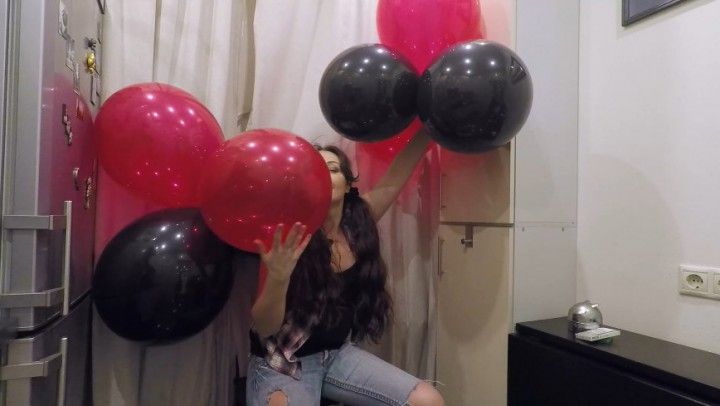 Nathalie Cigpop Balloons In SkypeShow