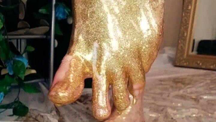 Oiled golden sparkle feet HD 1080p