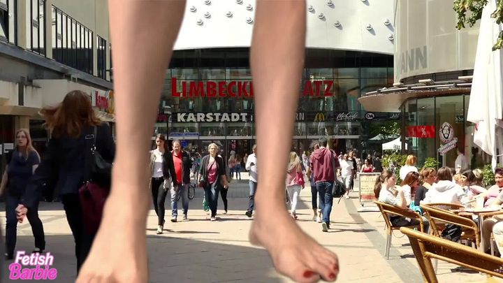 Barefoot Giantess Stomps city