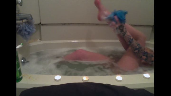 Cumming in a Bubble Bath!