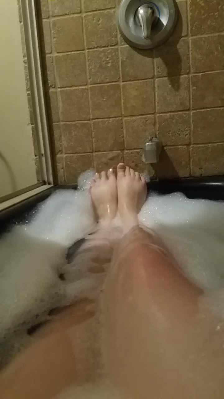 Bubble bath foot play