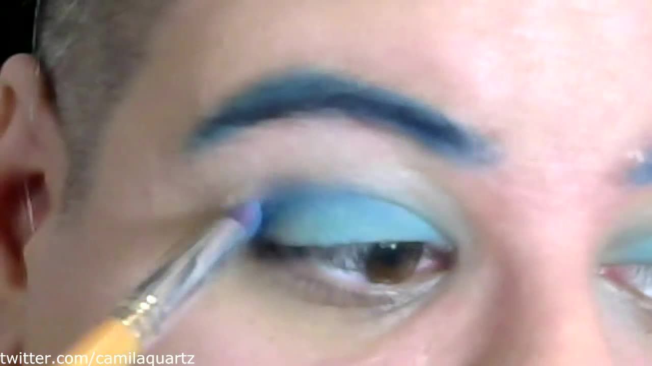 Eye fetish: blue makeup look
