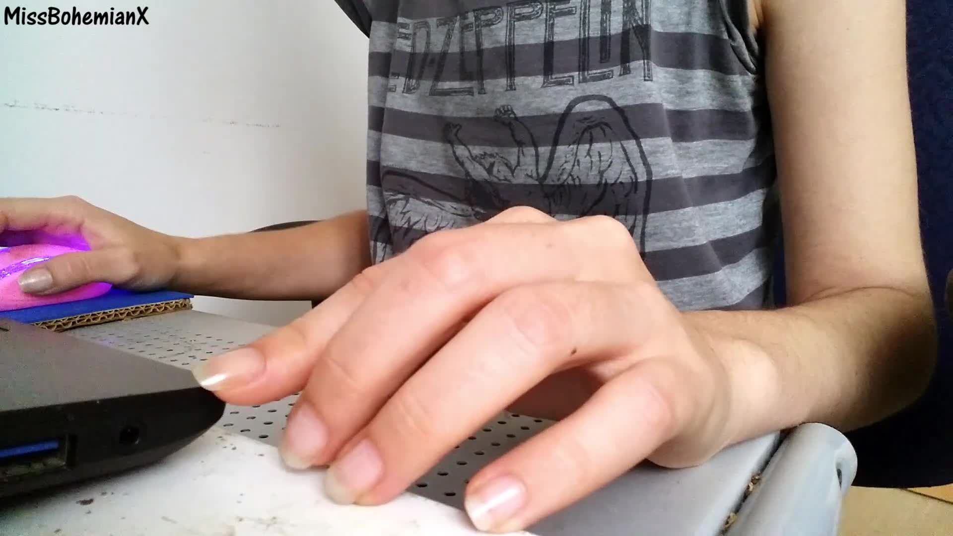 Finger Tapping while Workin Natural Nail