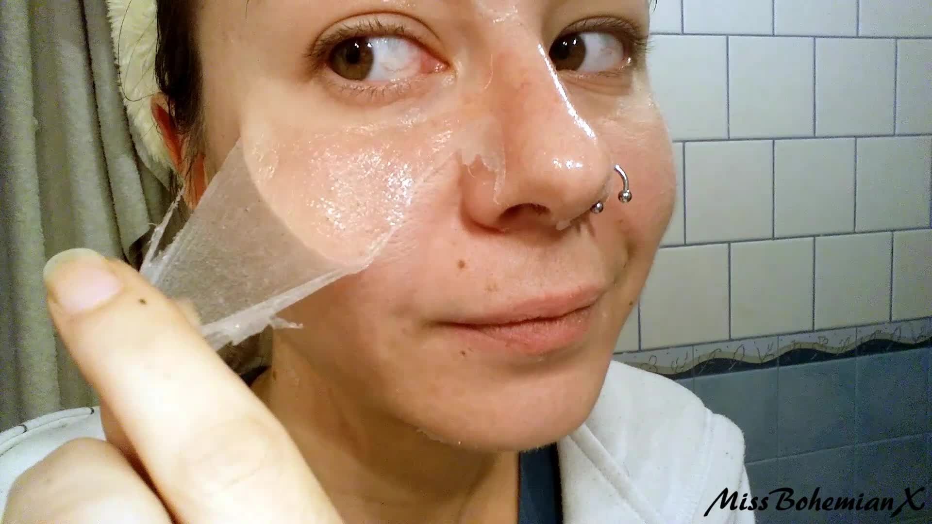 Peeling Off Face Mask like Liquid Latex