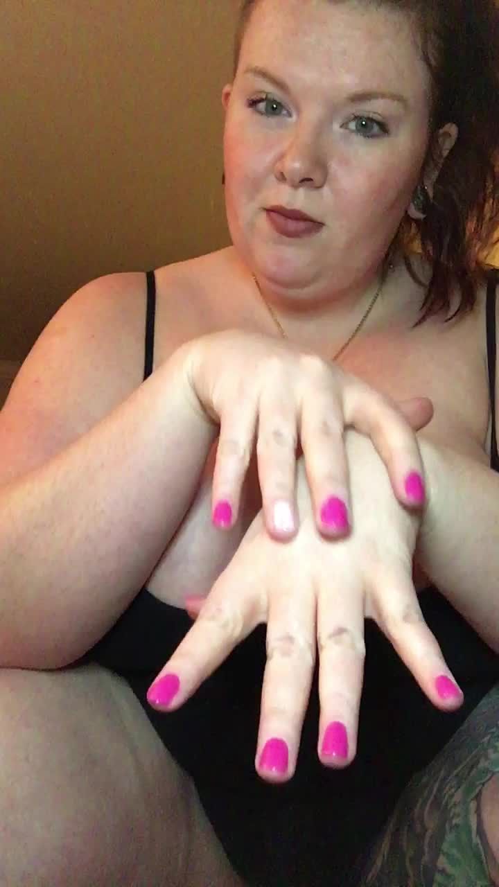 Nails and cleavage