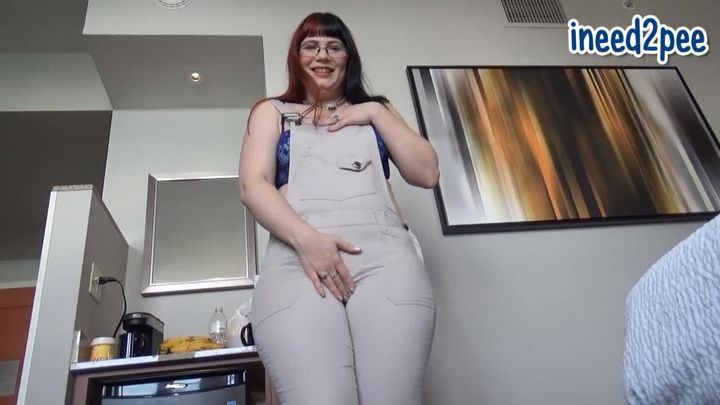 Curvy Ami wetting her tight overalls