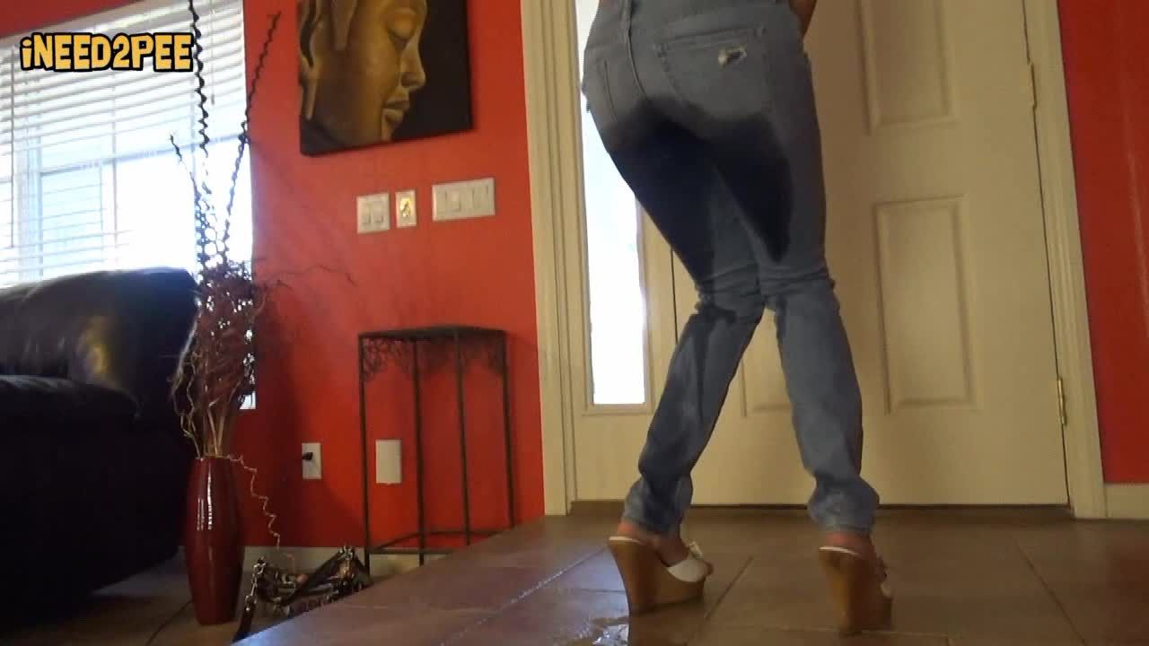 Shavelle Love wetting tight jeans pee