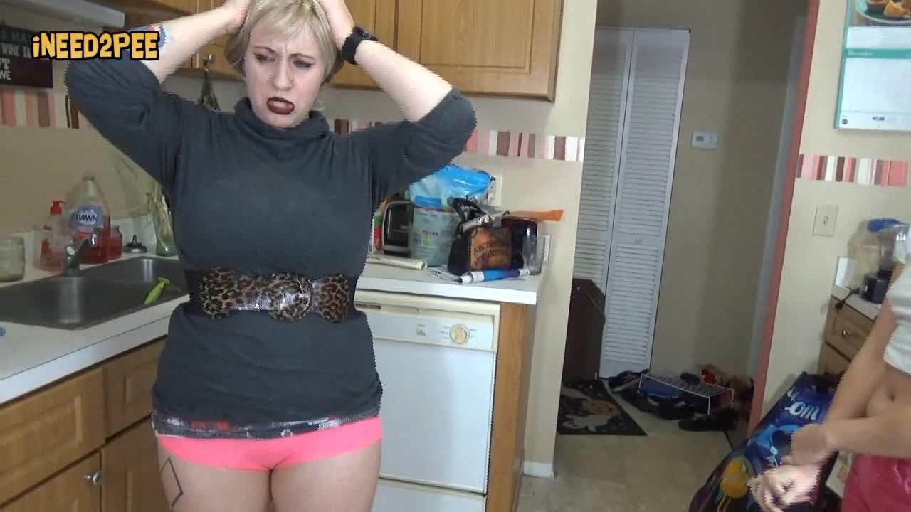 MILF Jessica pees her panties in kitchen
