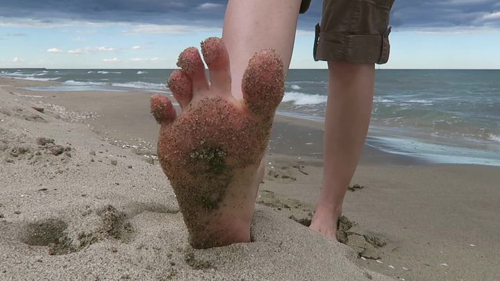 Hot beach feet. Sexy soles and cute toes