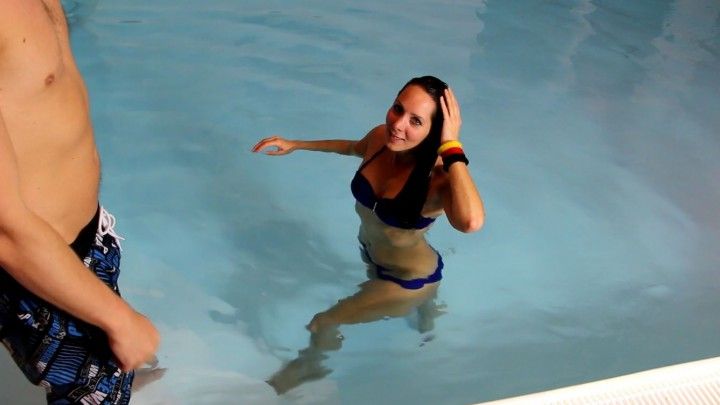 Facial fucked in the swimming pool