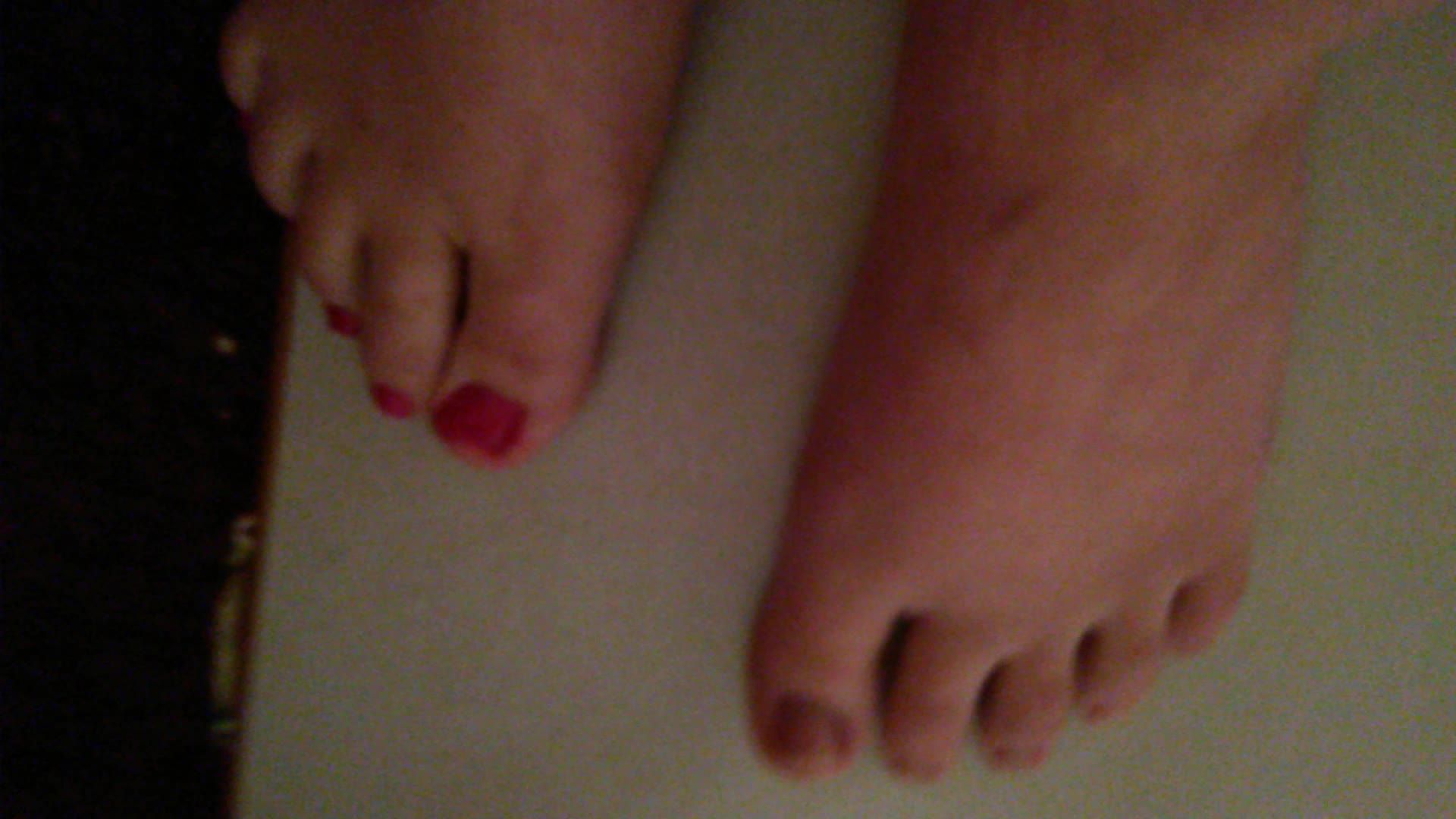 painting my toenails!