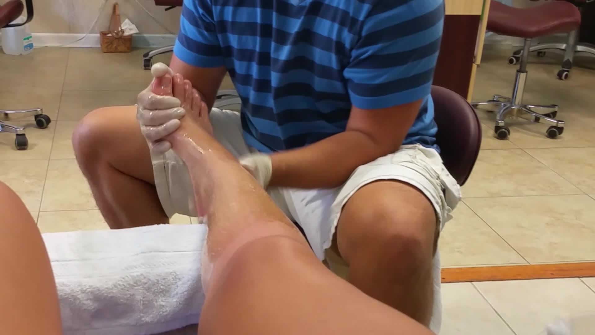 SNEAKY Deluxe French Pedi
