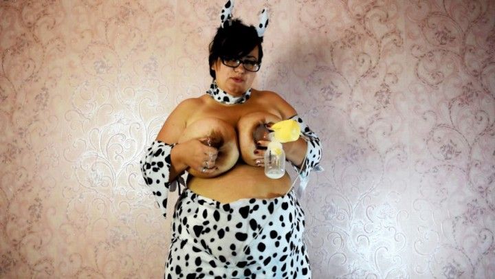 cow cosplay breastpump and tons of milk