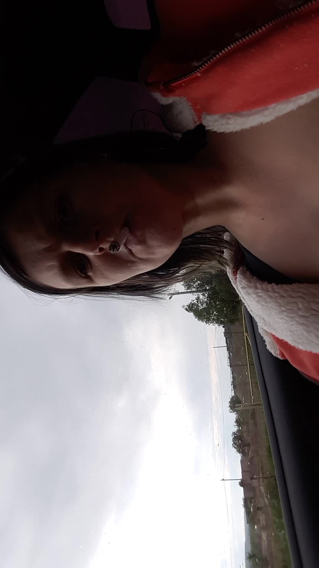 smoke in car with boobs out :D