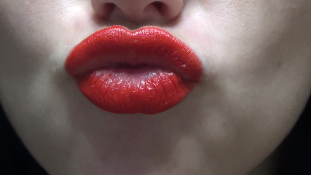 Kiss me baby! Red lipstick and  Big lips