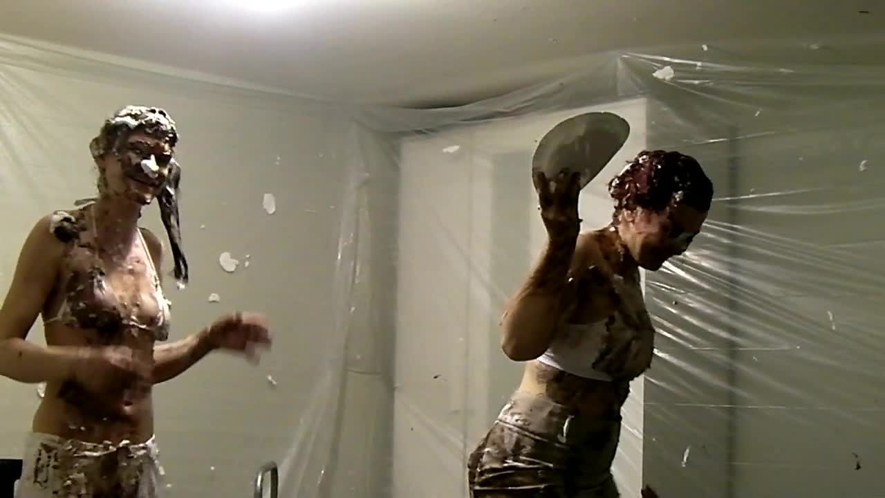 Housewives pie fight