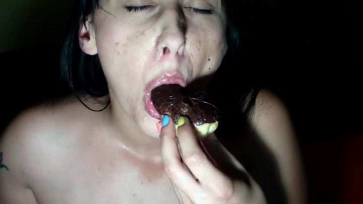 Donut cum eating