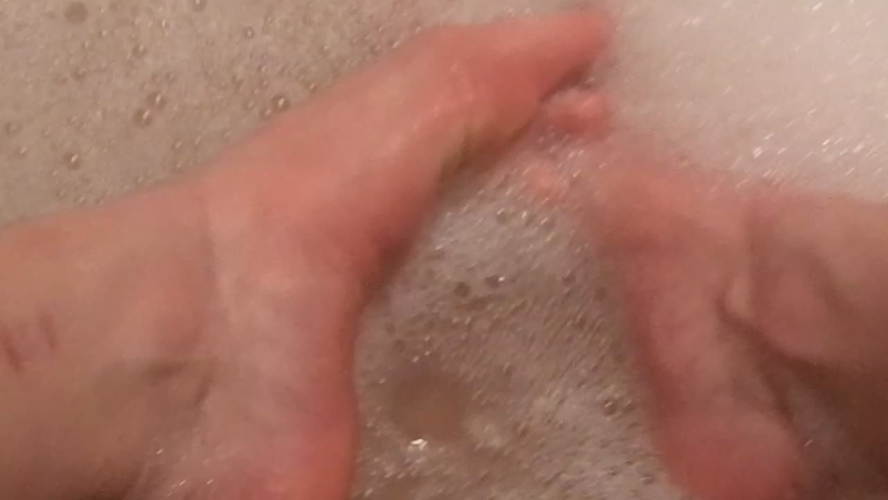 cute lil feetsies in the bath
