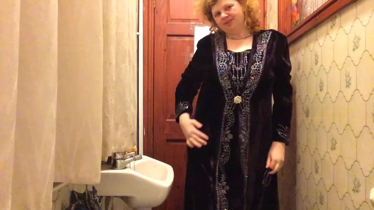 Gassy windy toilet fetish pee and fart