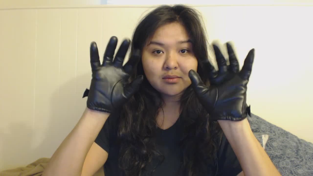 dee trying on new gloves 2