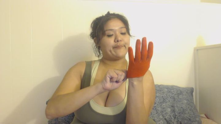 dee trying on new gloves 3