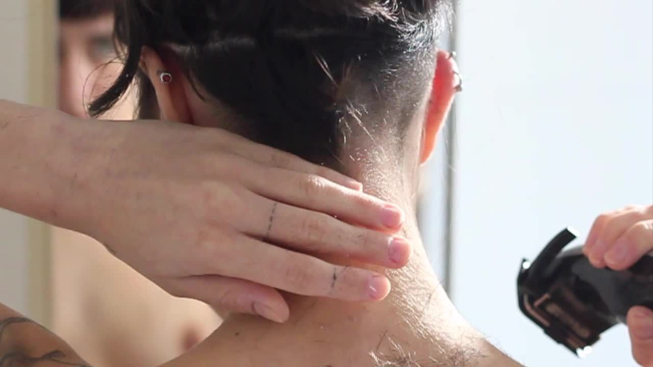 I shave my undercut in the nude
