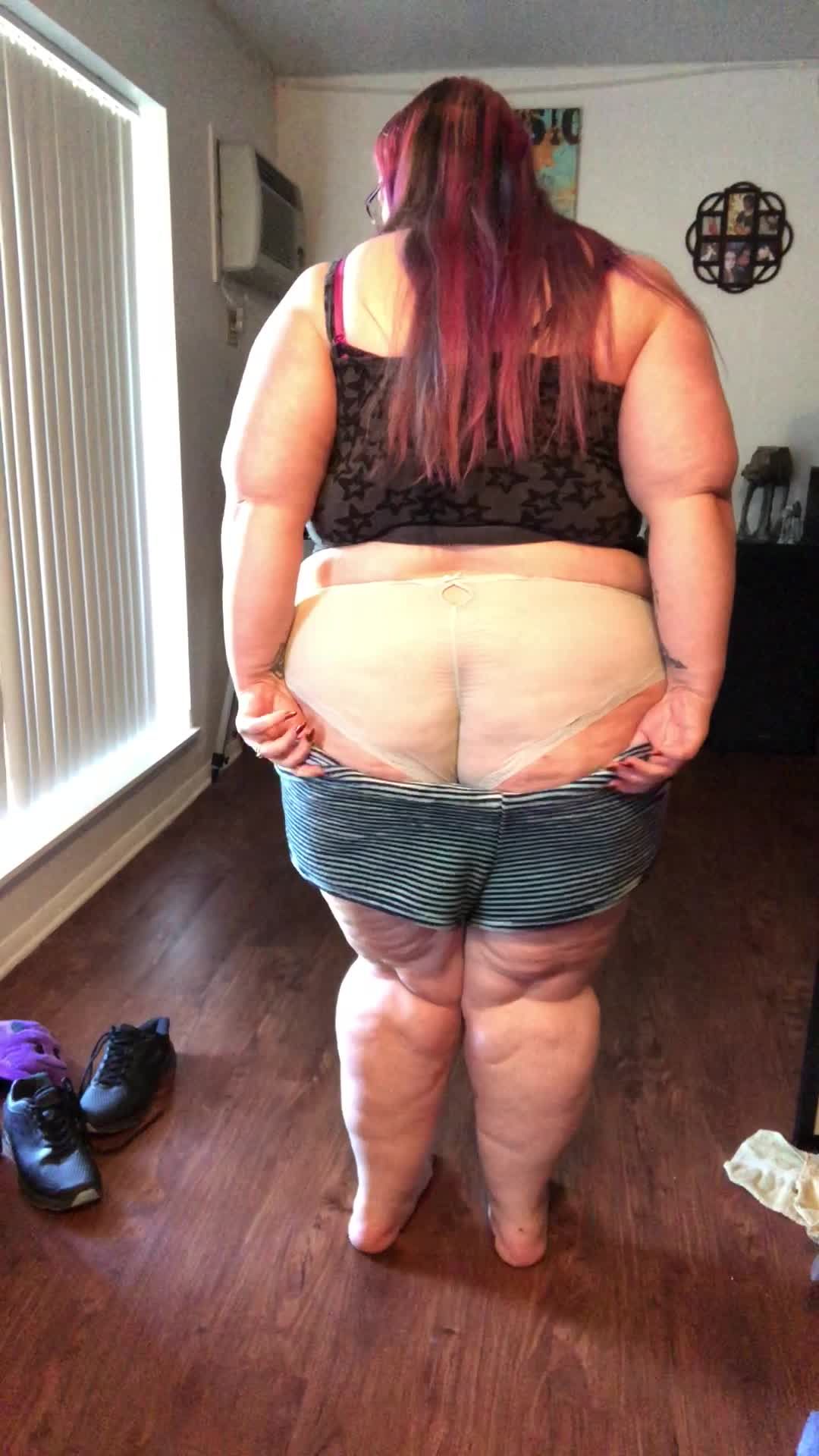 huge booty vs little shorts
