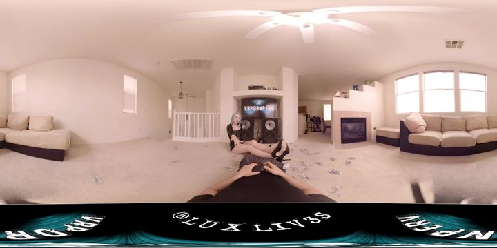 VR: Findomme Lux Lives Drains You