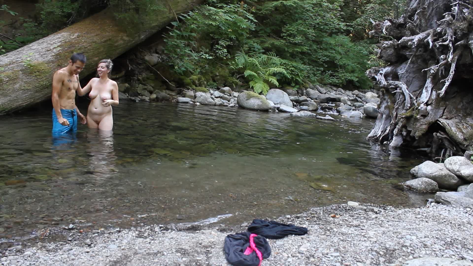 Couple goes skinny dipping and makes out