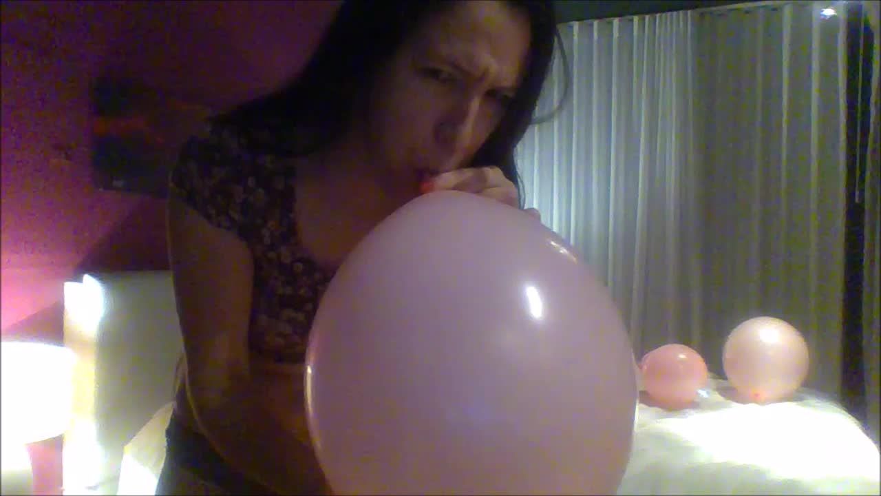 3) Fun Short First Popping Balloons