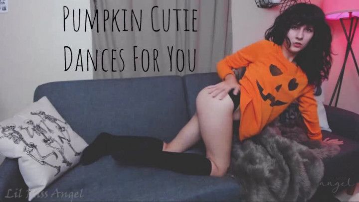 Pumpkin Cutie Dances for You