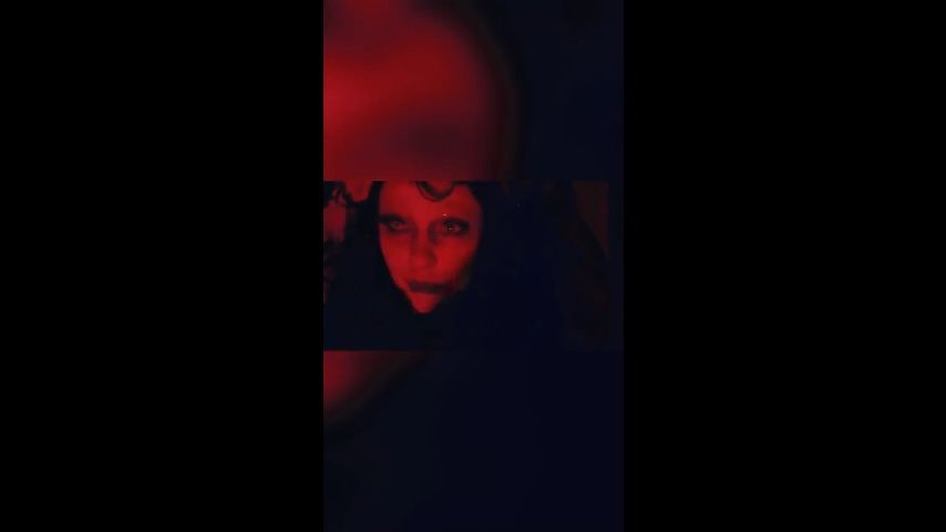 Sexy Vampiress