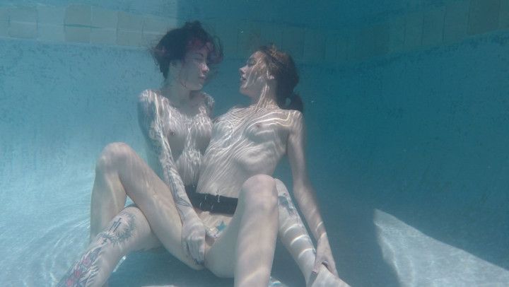 Underwater Lesbians HD
