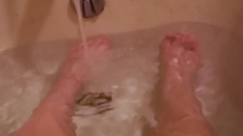 Bathtime Foot Fun with Closeups