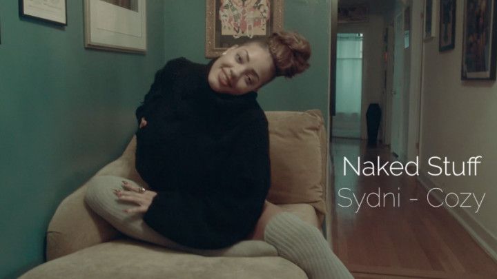 Naked Stuff: Sydni Gets Cozy