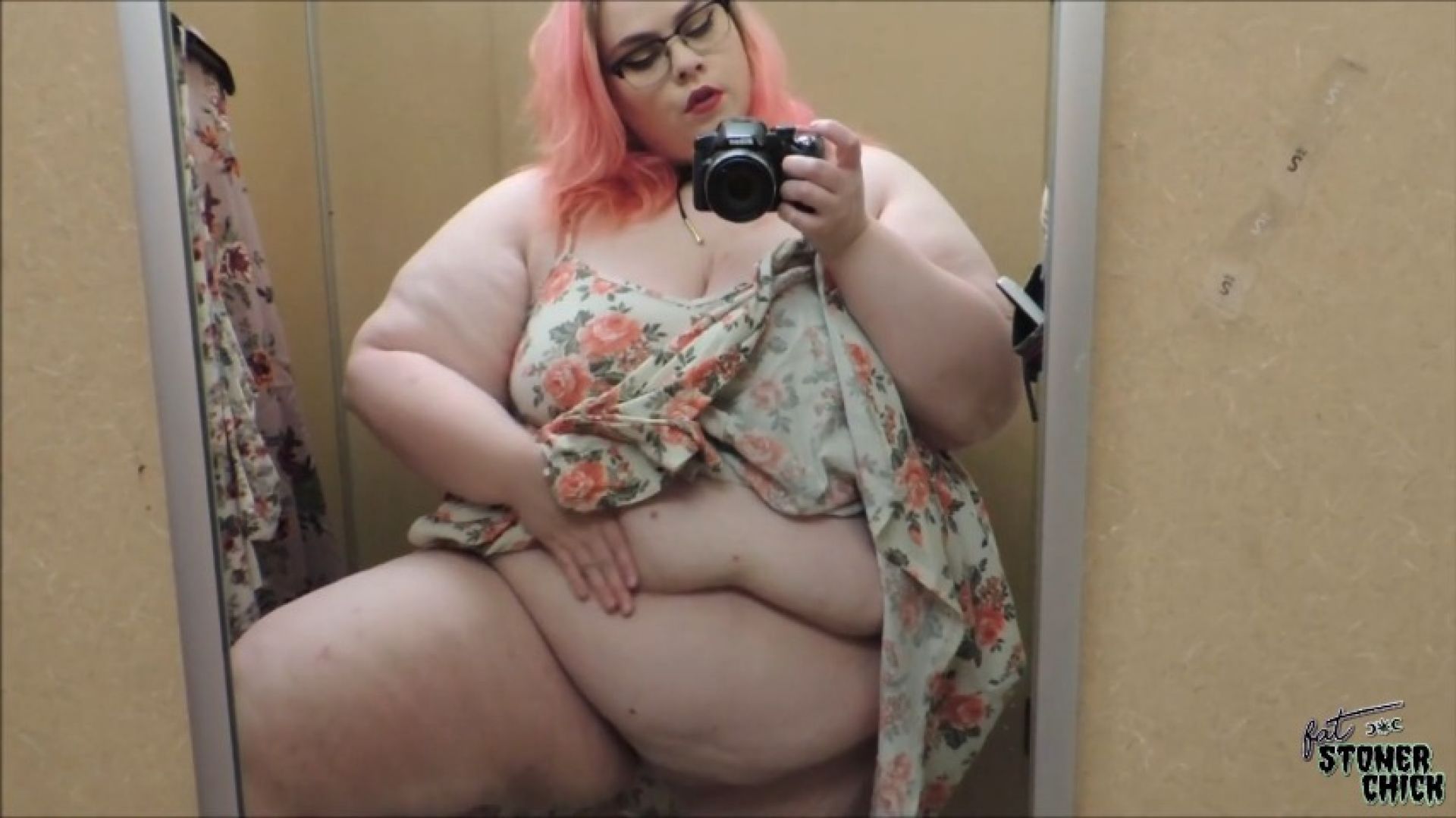 Fat Slut Masturbates In Dressing Room