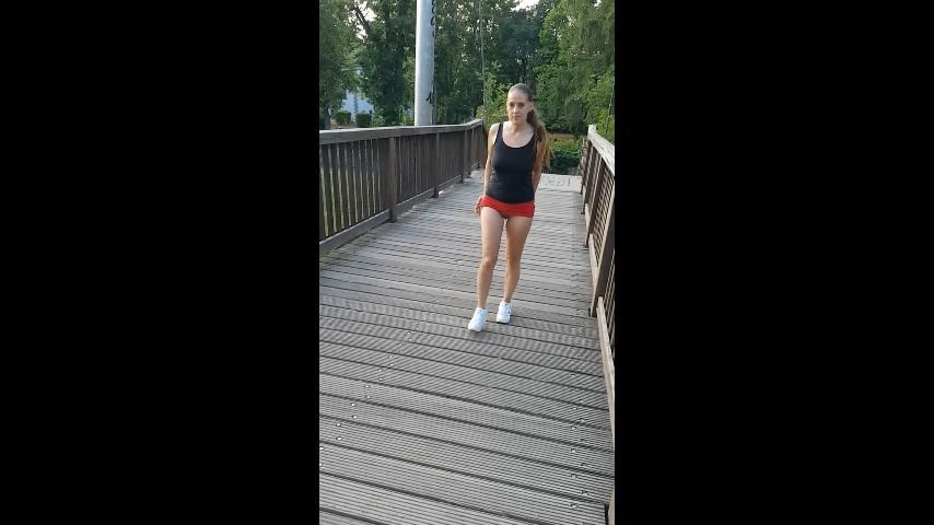 flashing in a city park /public