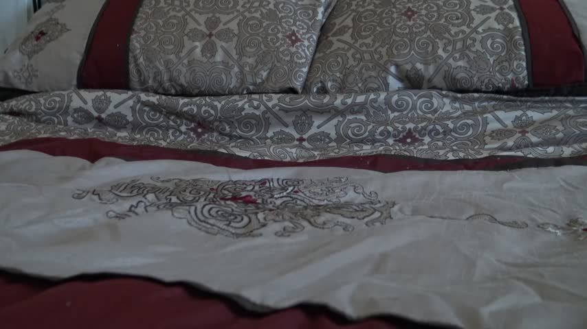 ASMR Fabric Rubbing Bedspread