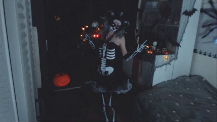 Cute Creepy skeleton Halloween Teaser