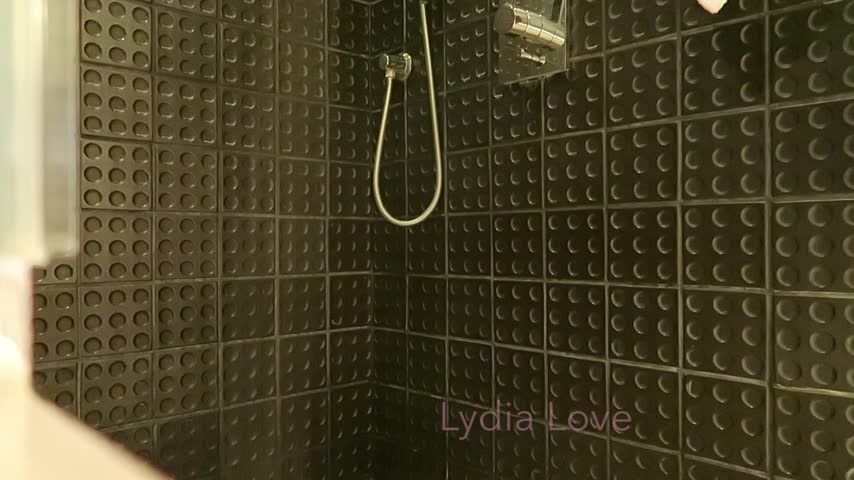 SHOWER PLAY IN MY FRIEND'S HOTEL ROOM
