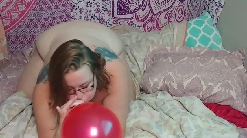 Slutty BBW rubs balloons on pussy &amp; pops