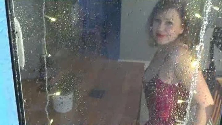 Slut tries to bribe window cleaner