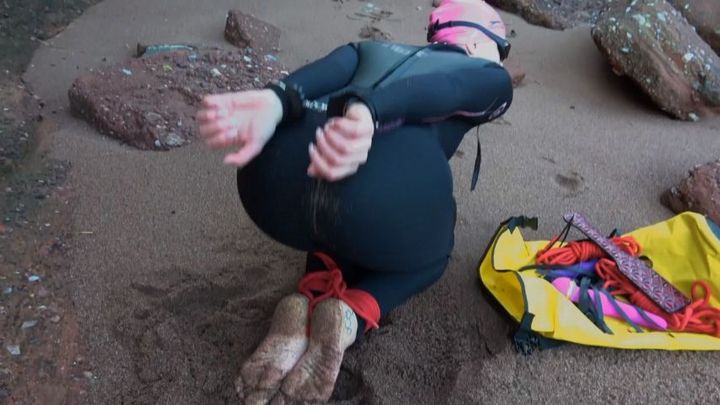 Open Water Swimmer Discovers Bag Of Kink
