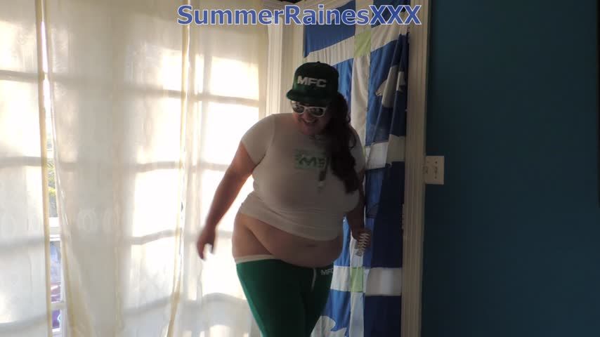 BBW Can't Fit Her SWAG Clothes