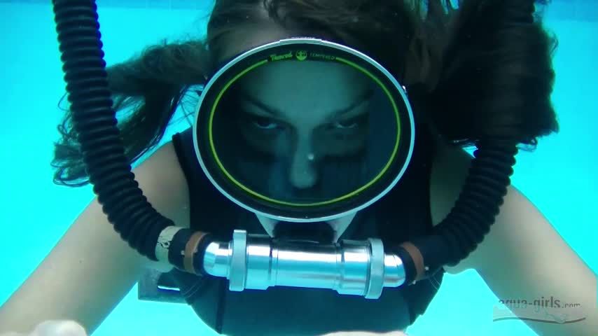 096 - Nora's Test of Old Dive Gear