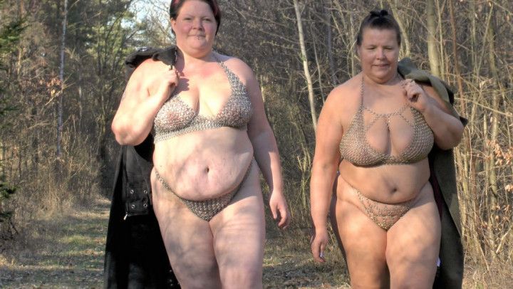 Lesbians go in lingerie in the woods