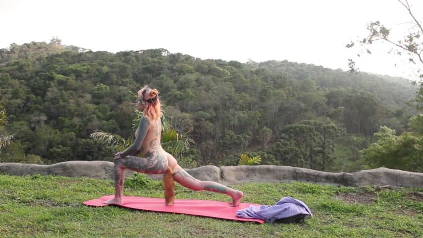 Yoga in the montains w/ plug tail
