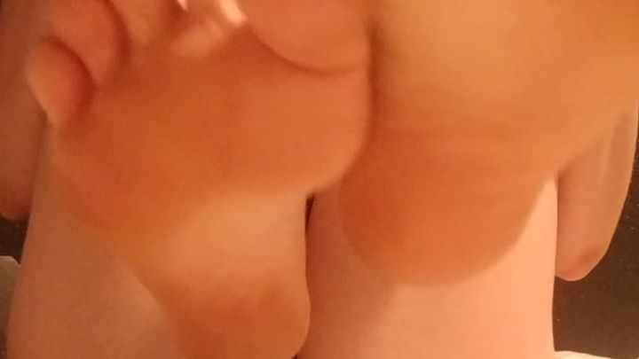 Naughty little pink toe sucking