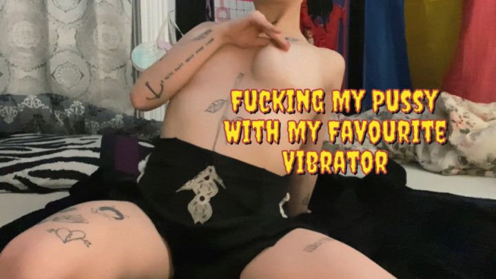 Fucking My Pussy With My Fave Vibrator